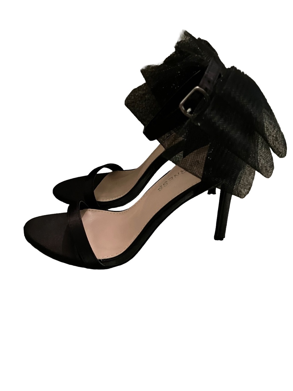 NWOT BERNESS HARLOW OVERSIZED BOW STILETTO HEELS SIZE 7